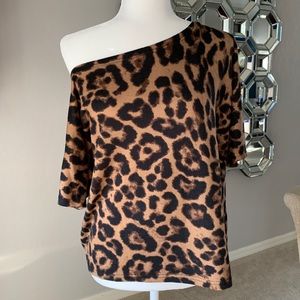 Leopard print one cold shoulder asymmetric too Lg